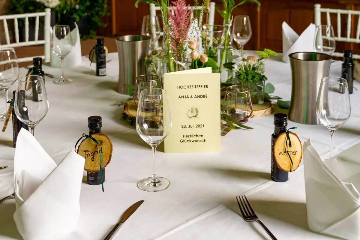 DJ Dahme Mark Hochzeit Christian Libor - Schlossruine Dahme - Tischdekoration