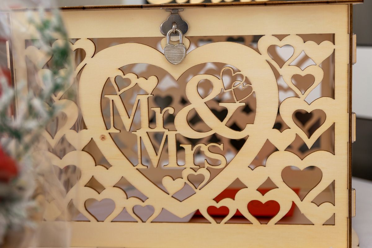 DJ Neuruppin Hochzeit – Gutshaus Gnewikow – Mr and Mrs Briefbox DJ Neuruppin Hochzeit - Gutshaus Gnewikow - Mr and Mrs Briefbox