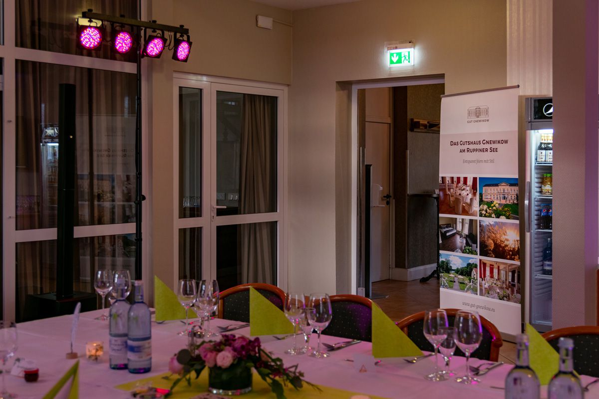 DJ Neuruppin Hochzeit – Gutshaus Gnewikow – DJ Technik DJ Neuruppin Hochzeit - Gutshaus Gnewikow - DJ Technik