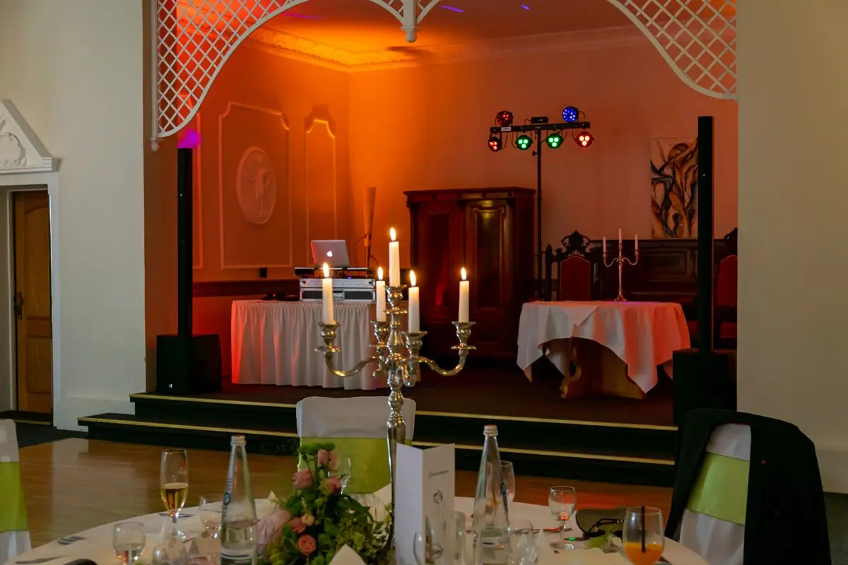 DJ Oberhavel Hochzeit Christian Libor – Landhotel Classic – Ambiente Licht DJ Oberhavel Hochzeit Christian Libor - Landhotel Classic - Ambiente Licht
