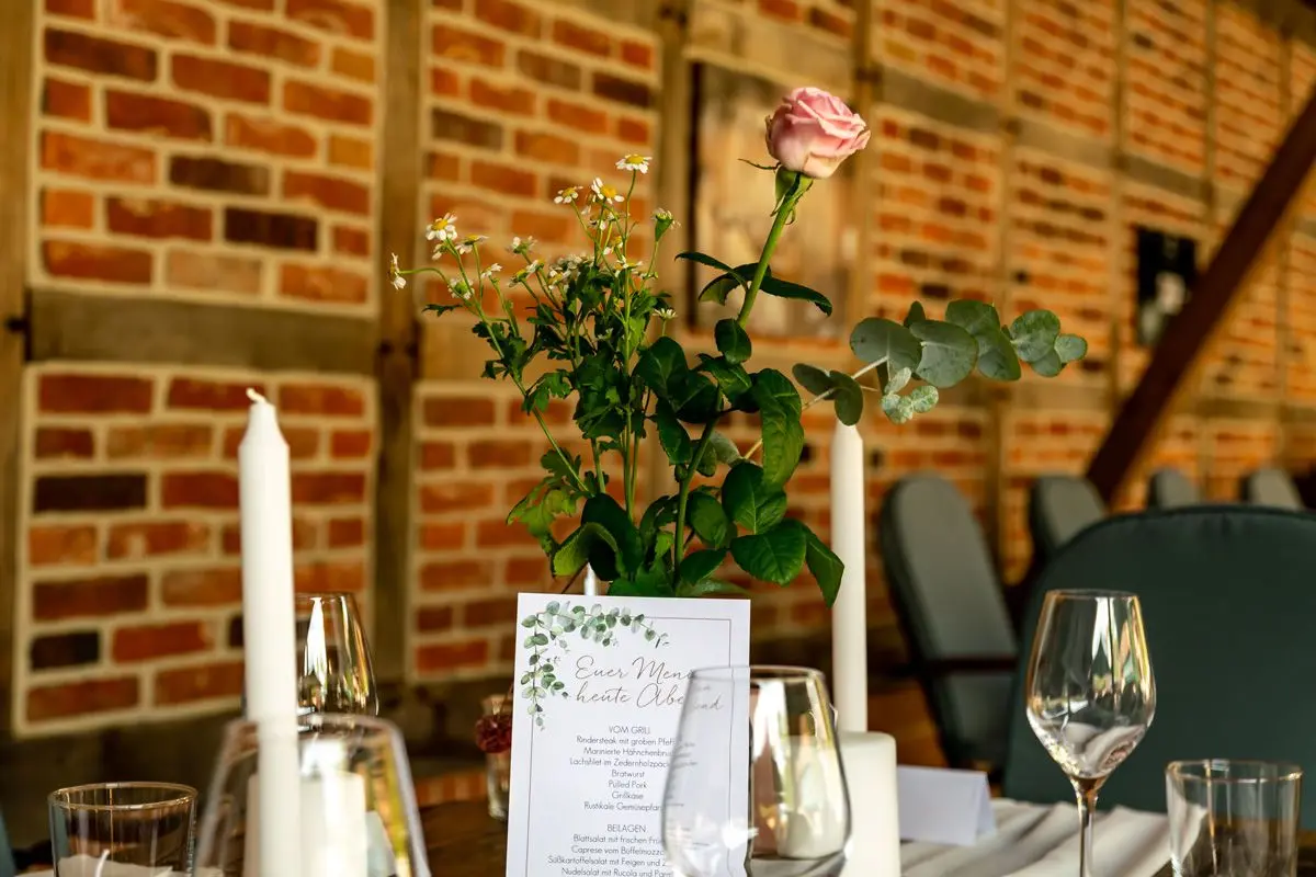 DJ Spreewald Hochzeit Christian Libor – Stork Club Whiskey – Aussenbereich Tischdekoration DJ Spreewald Hochzeit Christian Libor - Stork Club Whiskey - Aussenbereich Tischdekoration