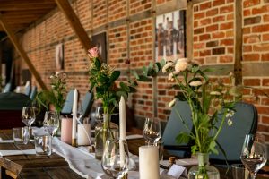 DJ Spreewald Hochzeit Christian Libor - Stork Club Whiskey - Aussenbereich Tischdekoration
