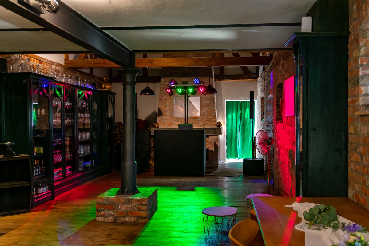 DJ Spreewald Hochzeit Christian Libor – Stork Club Whiskey – Partyraum Technik DJ Spreewald Hochzeit Christian Libor - Stork Club Whiskey - Partyraum Technik
