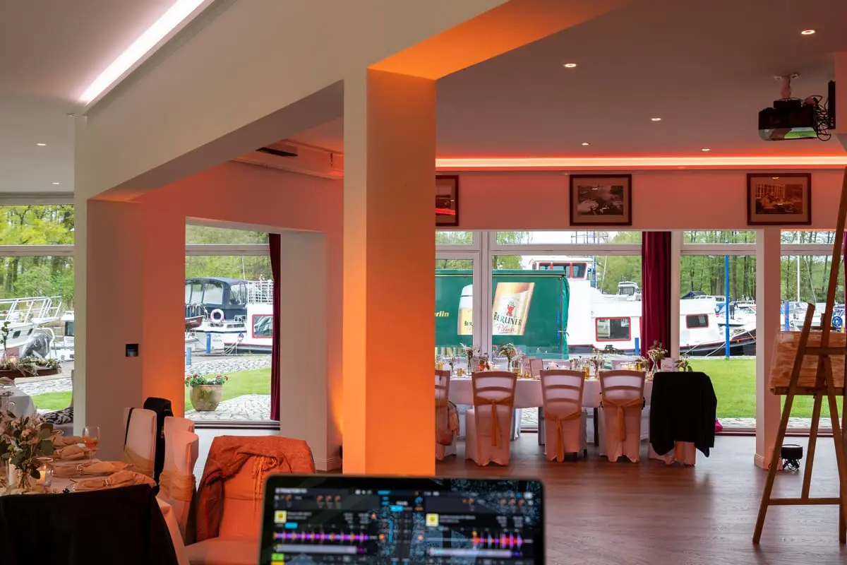 DJ Oberhavel Hochzeit Christian Libor – Marina Havelbaude – Innenraum DJ Oberhavel Hochzeit Christian Libor - Marina Havelbaude - Innenraum