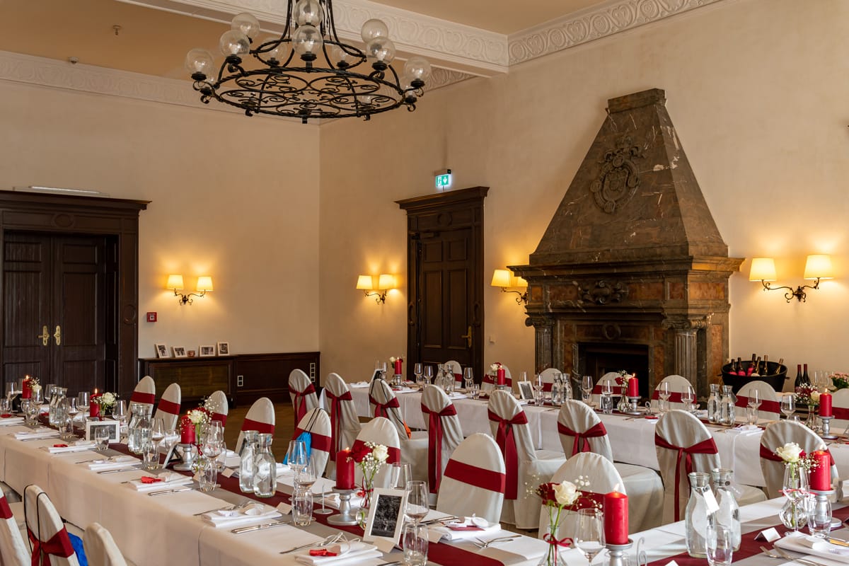 DJ Oberhavel Hochzeit Christian Libor – Seehaus Schloss & Gut Liebenberg – Innenraum DJ Oberhavel Hochzeit Christian Libor - Seehaus Schloss & Gut Liebenberg - Innenraum