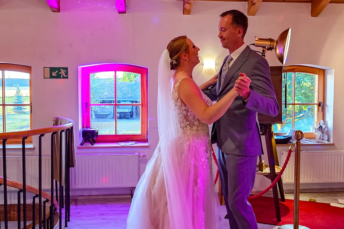 DJ Lausitz Hochzeit Christian Libor – Hochzeitstanz DJ Lausitz Hochzeit Christian Libor - Hochzeitstanz - Dörrwalder Mühle